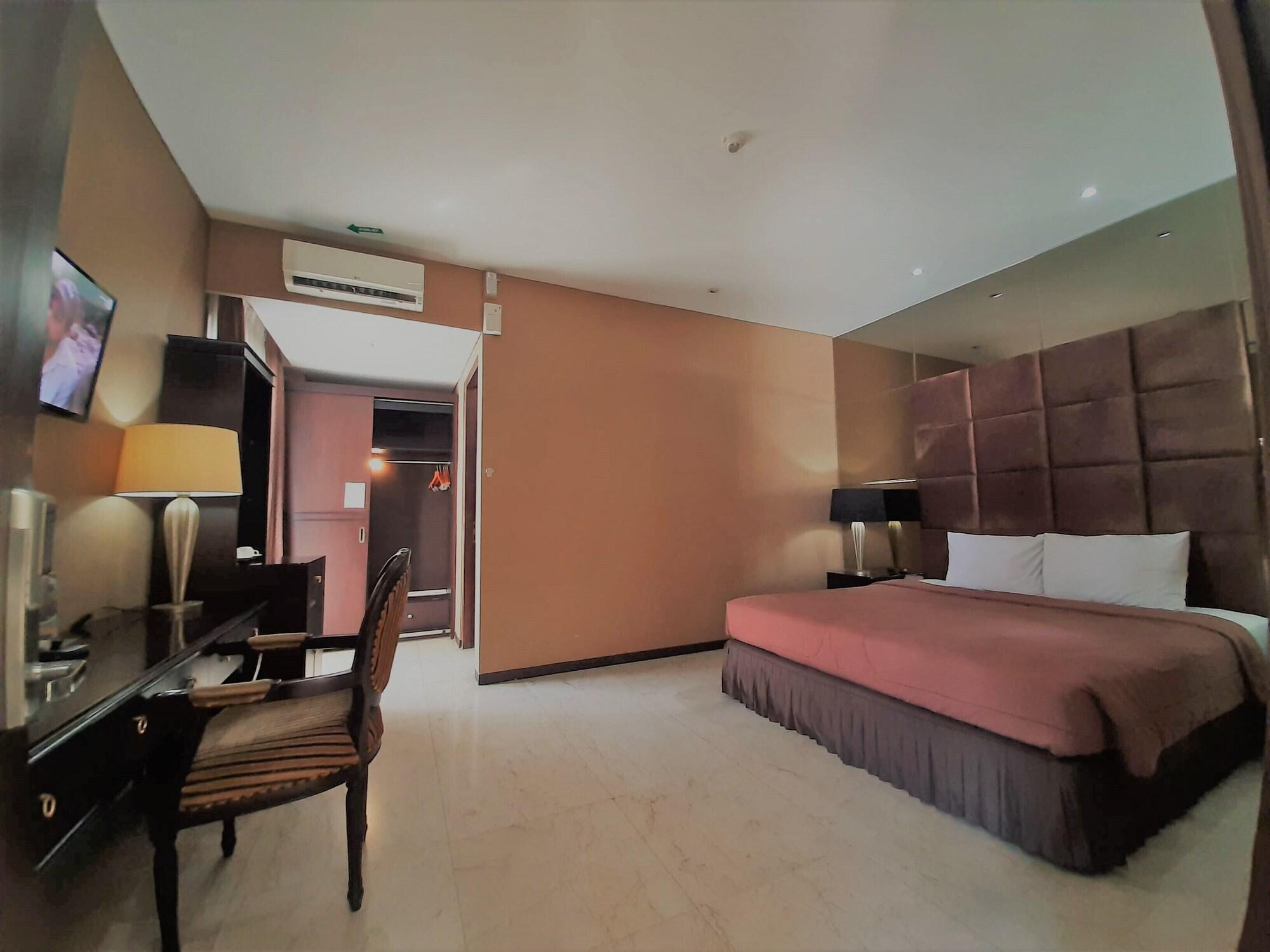 The Palais Hotel Dago Bandung Exterior photo