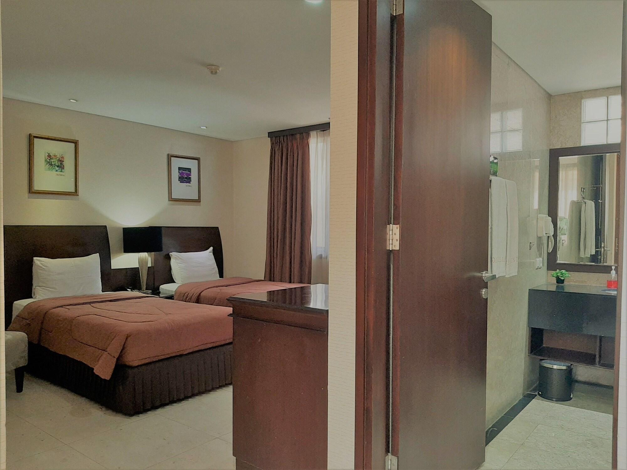 The Palais Hotel Dago Bandung Exterior photo