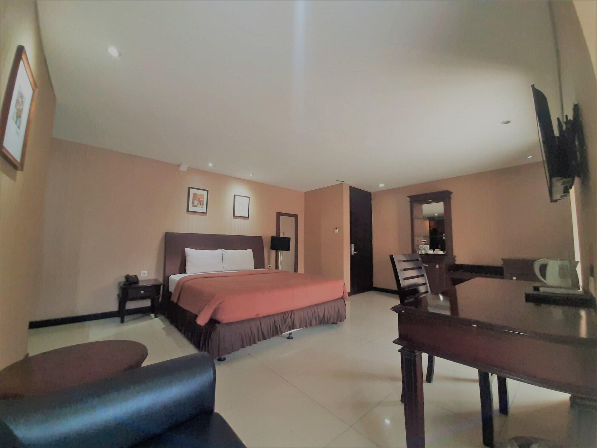 The Palais Hotel Dago Bandung Exterior photo