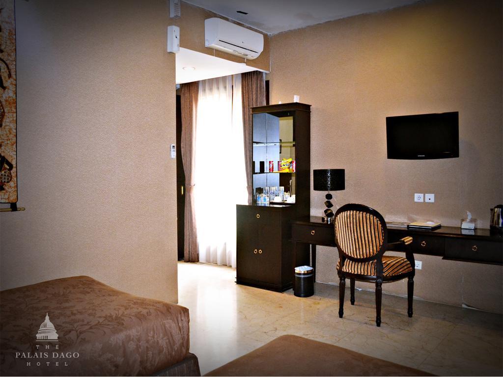 The Palais Hotel Dago Bandung Exterior photo